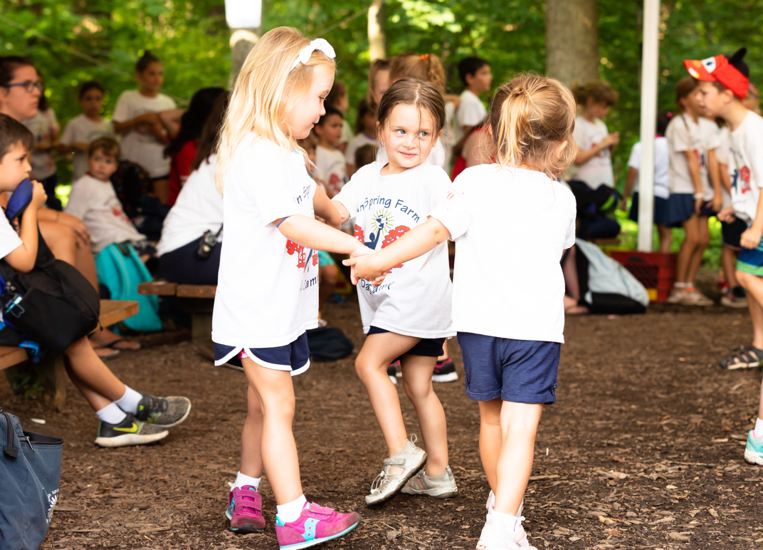 Children playing ring around the rosie