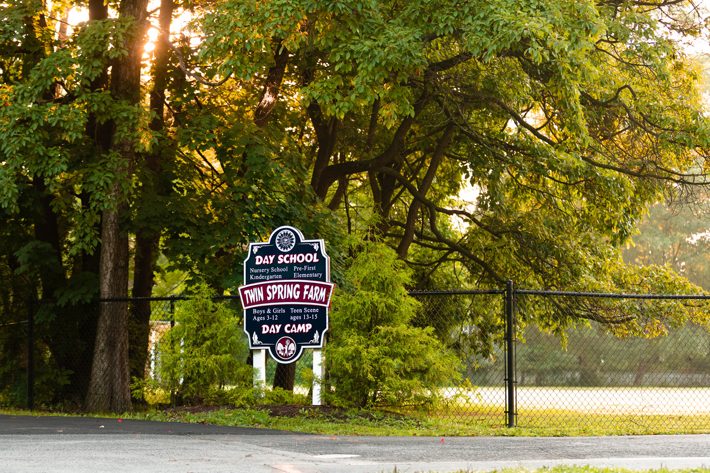 Street sign for Twin Spring Farm.