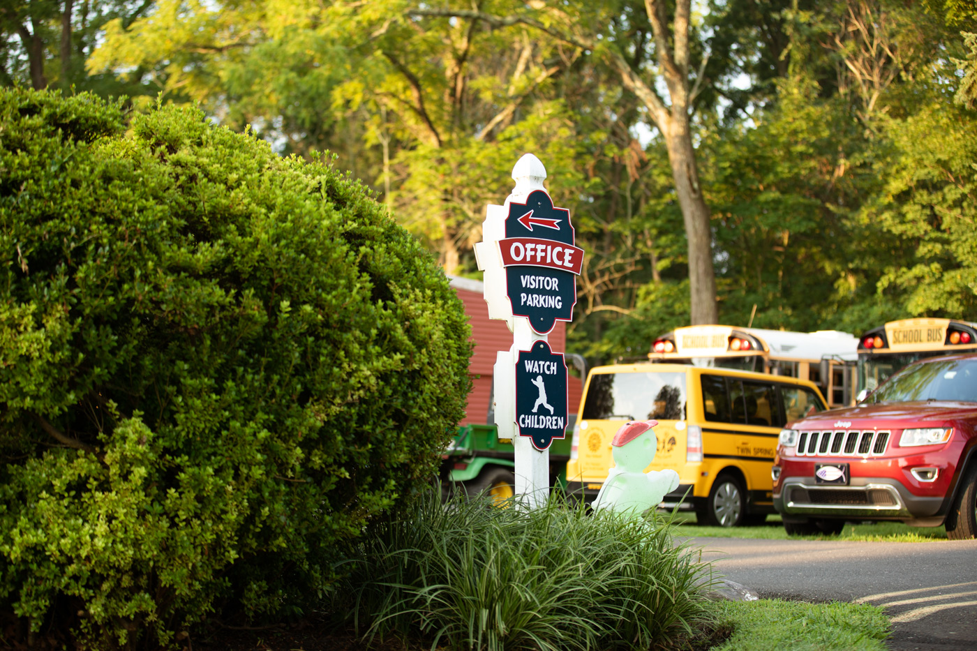 Street sign for Twin Spring Farm.